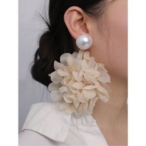 Pearl Top Cream Floral Drop Earrings A1910